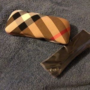 Brand new Burberry case with cloth
